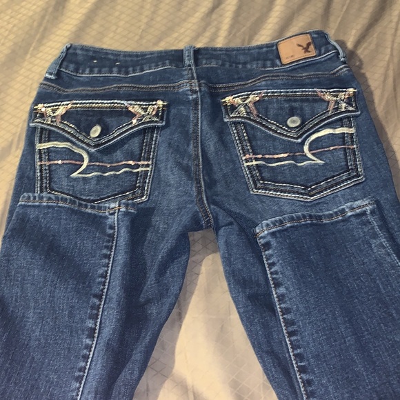 American Eagle 🦅 Outfitters Distressed Jeans size 2, Women’s Denim, tiny sequin - Picture 4 of 6